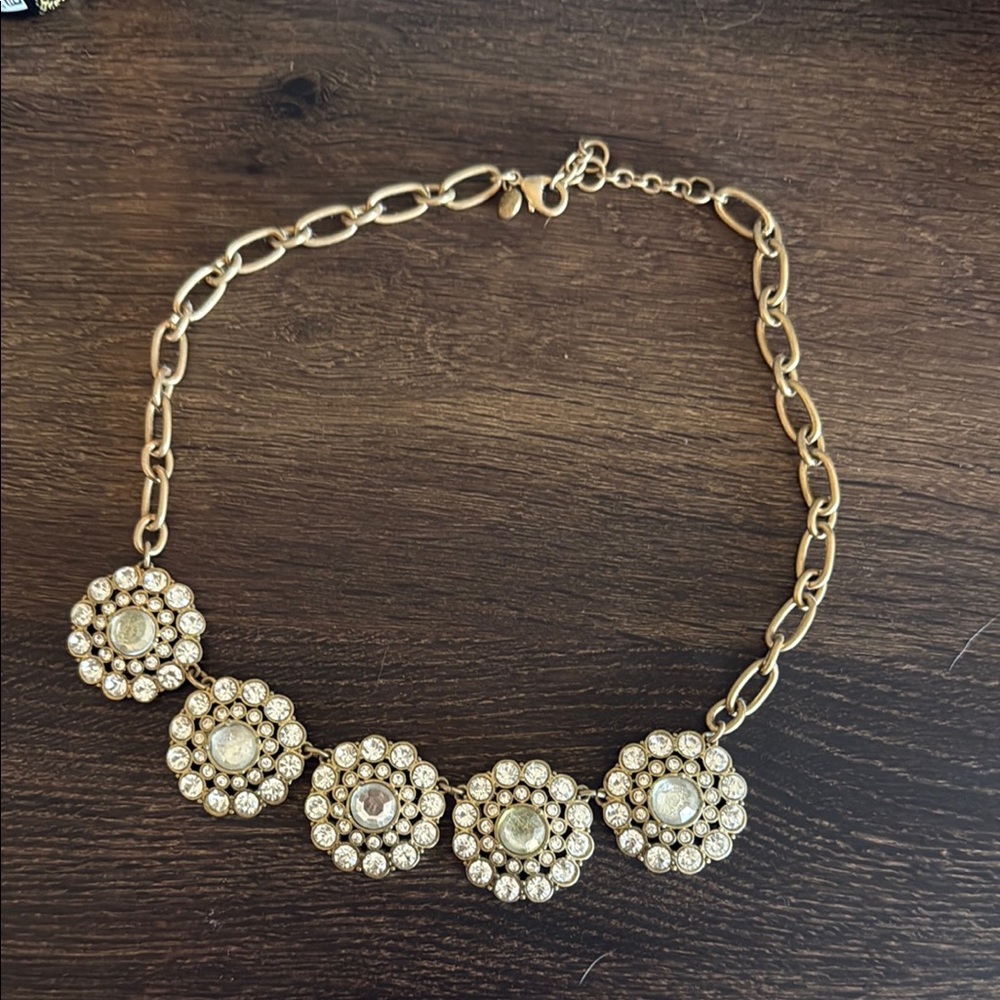 Elegant Gold Floral Necklace